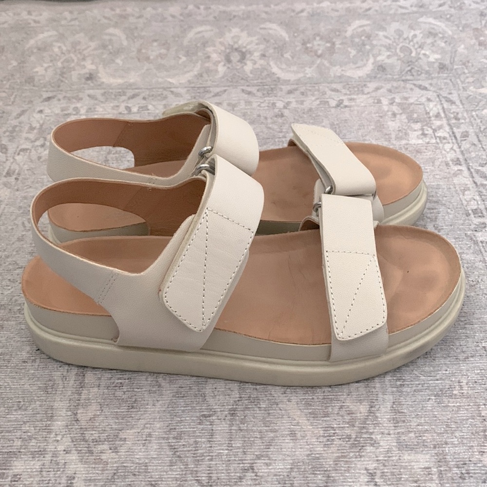 Vagabond Erin white ankle strap sandals
